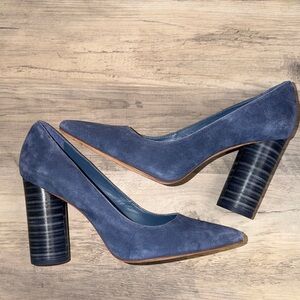 Pour La Victoire women’s 10 heels Cece pump Blue Suede 4” stacked round heel
